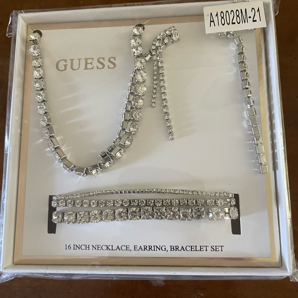 GUESS 16” necklace earring, and bracelet set NWT